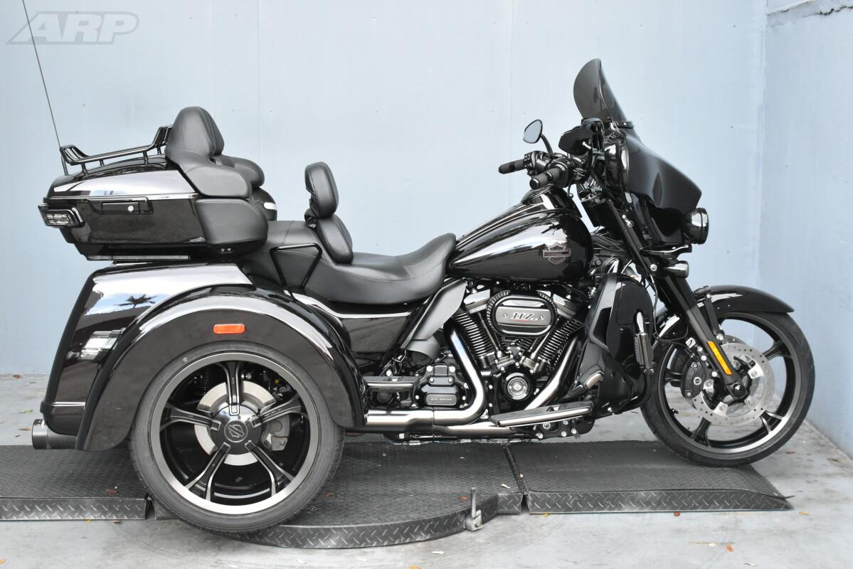 2021 Harley-Davidson® CVO™ Tri Glide® FLHTCUTGSE